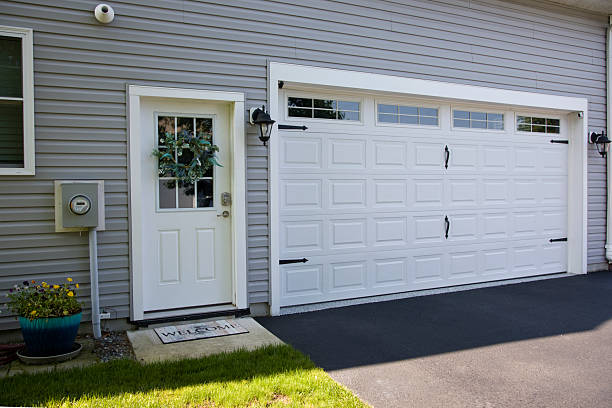 24/7 Emergency Garage Door Panel Replacement experts in Llano Grande, TX
